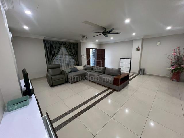 Double storey Bandar uda Utama / skudai / 5bed4bath / Partial furnish 1