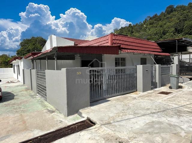 ( Freehold Corner lot Renovated ) / Renovated / Melawati Kuala Lumpur 1
