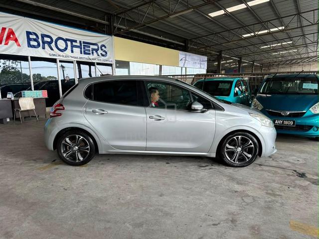 2014 Peugeot 208 1.6 VTi ALLURE (A) - 2
