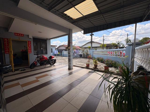 Skudai Taman Universiti Single Storey Corner 40x65 Renovated Furnished 1