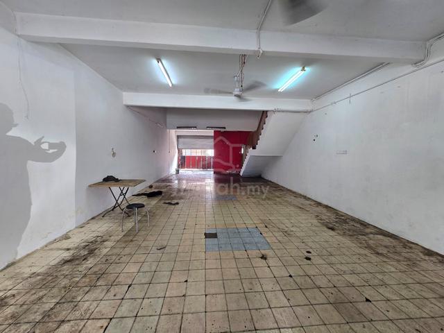 1.5 Storey Shoplot RENT,  Jalan Haji Sirat, Bandar Bukit Raja, Meru 1