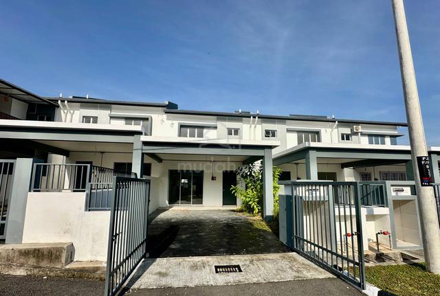 Teres Dua Tingkat Residensi Junjong Kulim 1