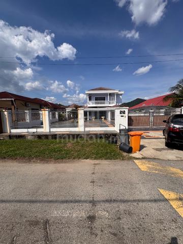 Bungalow with big front land 1