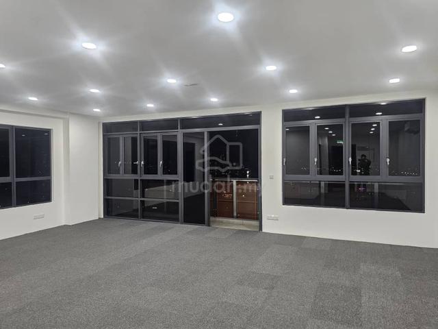 ใStellar Suites๐ฅใPartial Furnished Office for Rent 1