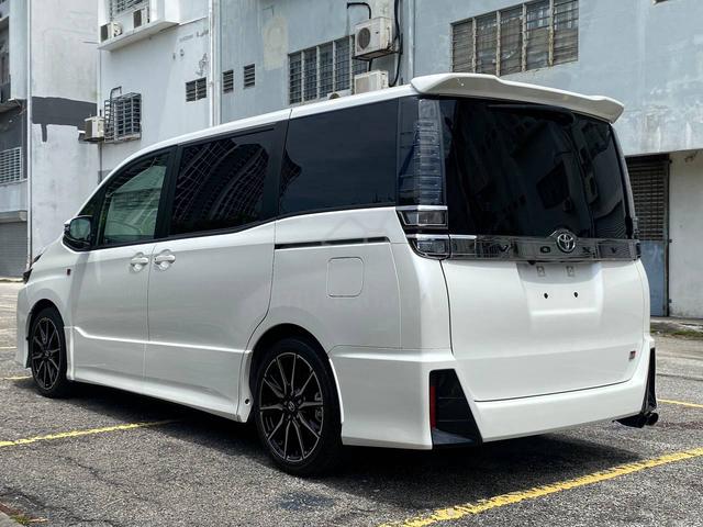 2021 Toyota VOXY 2.0 GR SPORT - 4