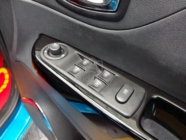 Renault CAPTUR 1.2 TCE (A) TURBO KEYLESS Yr2018 WT - 5