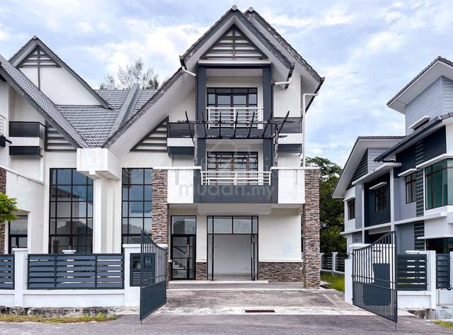 FACING LAKE NEW 2.5 Storey Semi D Seksyen 3 Bandar Baru Bangi 1