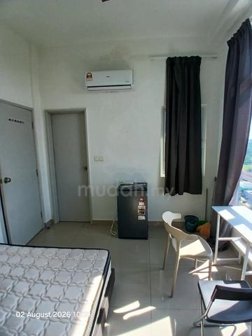 Cyberjaya Female Master Room With Private Bathroom - Utility Included 1