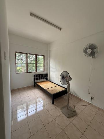 Medium room-SRI ARA APARTMENT 1