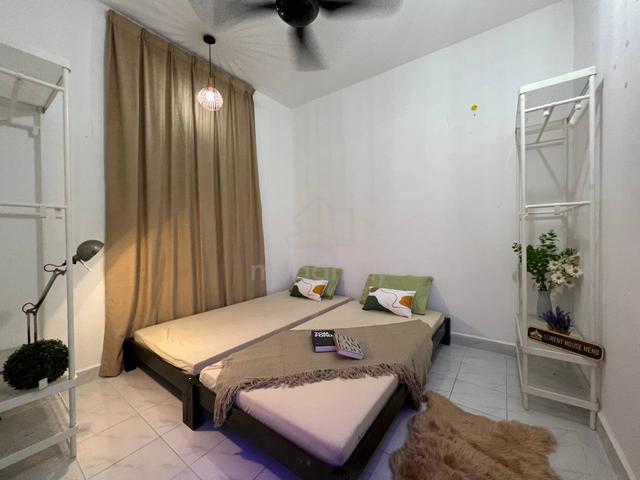 Medium Room for rent near salak south 2 min tomrt taman naga emas 1