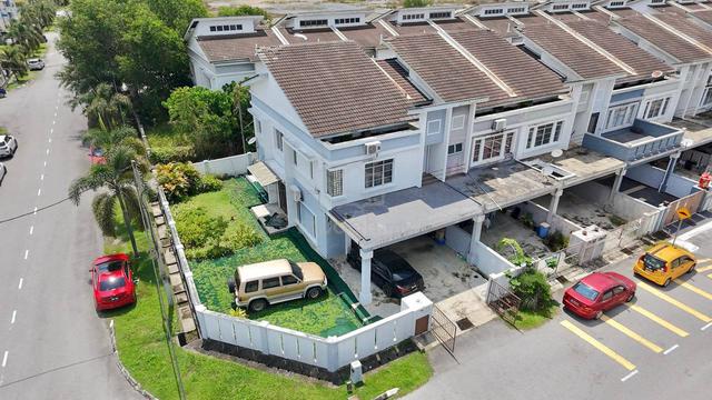 CORNER LOTš„ Double Storey Terrace SP 3 Bandar Saujana Putra 1