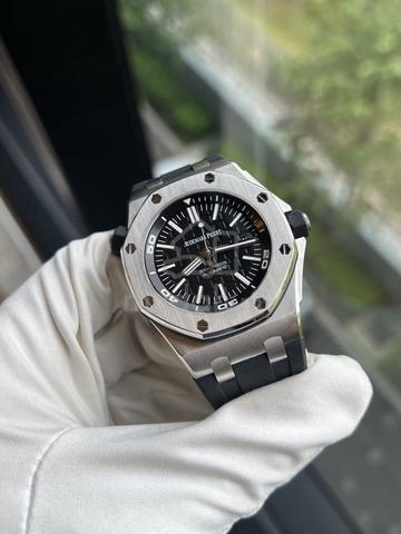 Audemars Piguet Royal Oak Offshore Diver 2019 - photo 2 of 6