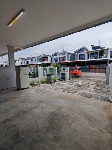 Dsth Bukit Indah / Jalan Indah / 3 Bedrooms / 1
