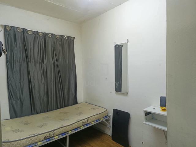 Fully Furnished Kuala Lumpur Desa Petaling Small Room For Rent 1