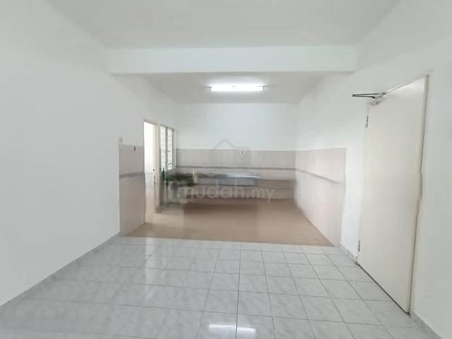 Sri Mekar Apartment 1