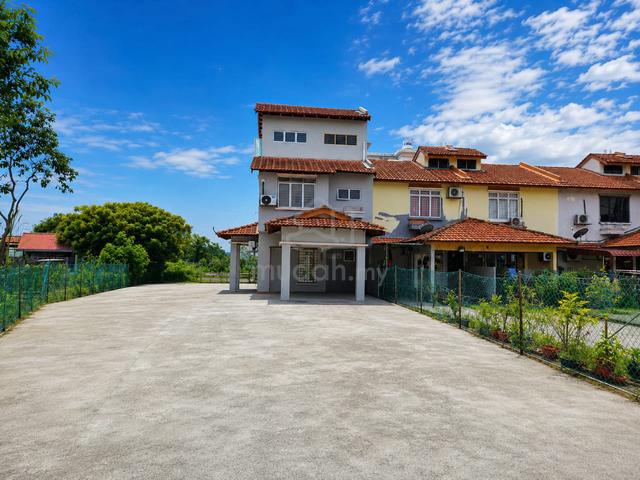 Cheapest !!! 2.5 Storeys Corner with Huge Land with individual title 1