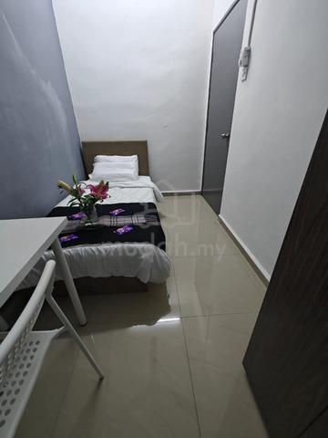 Cozy Single Room | 5 MINS WALK TO LRT PUCHONG PERDANA 1