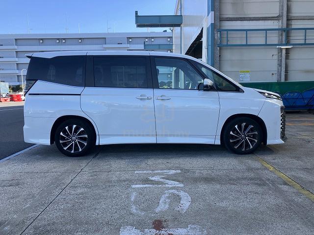 (BEST DEAL) Toyota Voxy 2.0 S-Z (7 SEATER) 2024 - 5