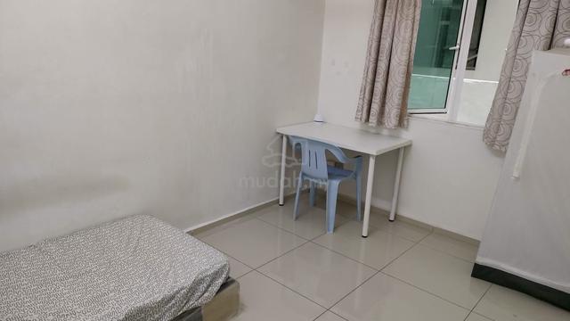 KLIA 1 & 2 Free Utilities Medium Room for RENT 1