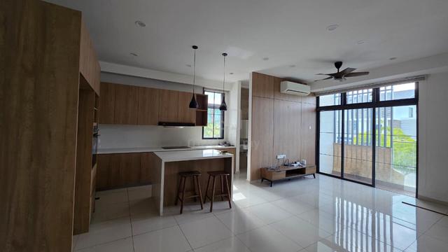 Alyvia Residence Townhouse Upper Unit at the Northbank with Wifi 1