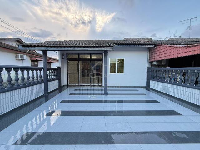 TAMAN JOHOR JAYA / TEBRAU / Near IKEA (Renovated / END LOT ) 22' x 70' 1