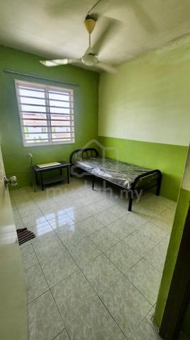 [Master Room with Toilet] Bilik Sewa Lelaki , Bukit Beruntung 1