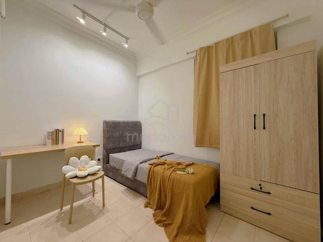 female unit room for rent in koi tropika！last small room 1