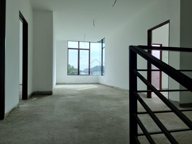 NEW Three storey Semi-D Kuantan 4