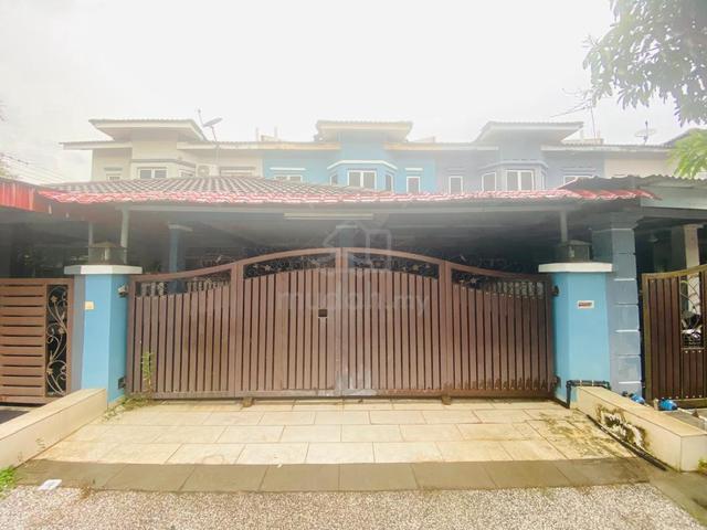double storey house for rent at taman delima banting 1