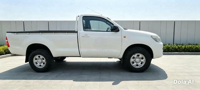 TOYOTA HILUX 2.5 MANUAL SINGLE CaB - 1