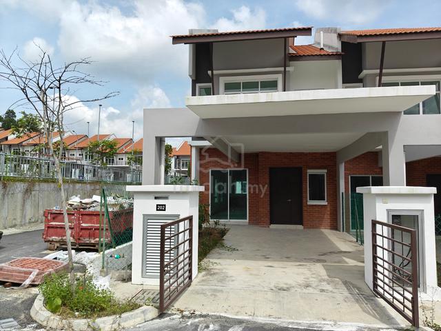 Taman Pinggiran Bayu Seremban 2 ENDLOT Teres 2Tingkat Near Playground 1