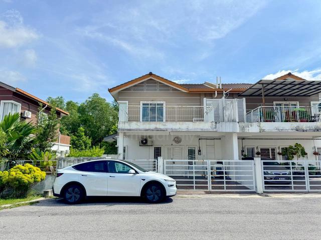Gated & Guarded Semi D Landed House Taman Desiran Bayu Puchong 1