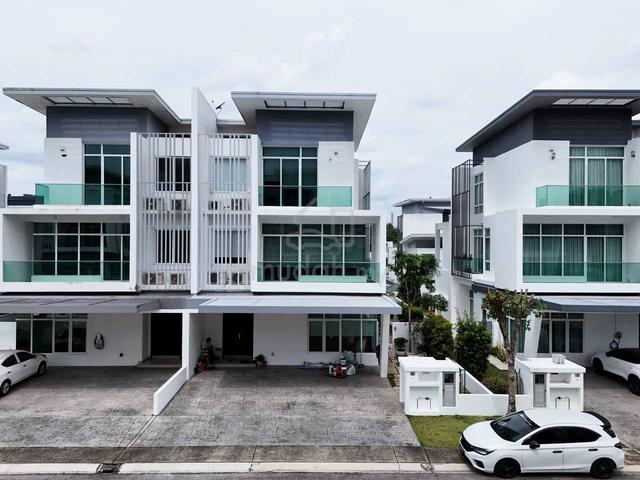 Renovated 3-Sty Semi D@ Clover Garden Residence Cyberjaya 1