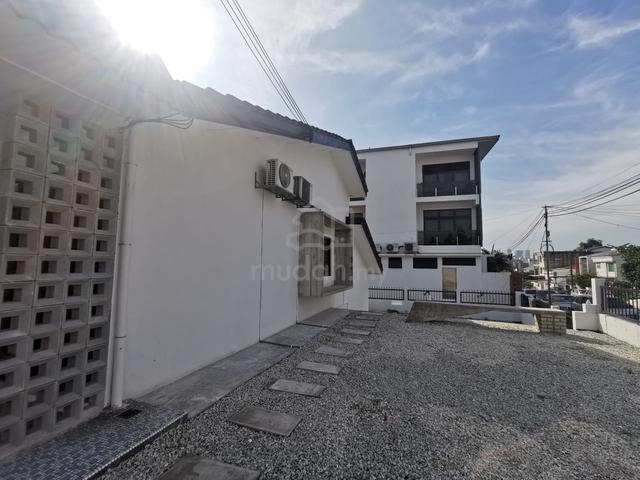 SRI PETALING, CORNER LOT, EXTRA 20ft LAND, GATED GUARDED 1