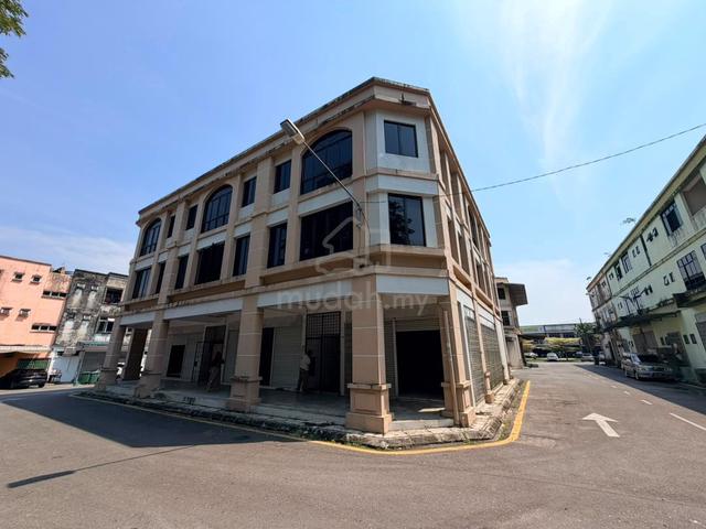 10TH MILE 3 STOREY CORNER SHOPLOT FOR RENT At BATU 10 KUCHING 1
