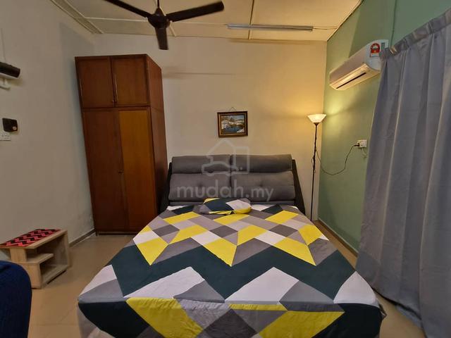 Female Master Room Near HSNI Batu Pahat For Rent. 1