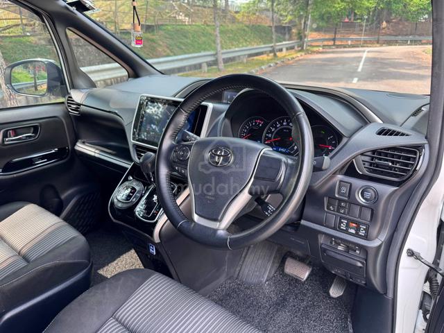 2020 Toyota VOXY 2.0 ZS KIRAMEKI III (A) - 5