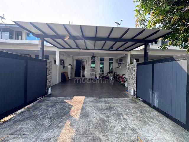 Freehold Fully Renovated Double Storey Terrace Bangi Avenue 2 1