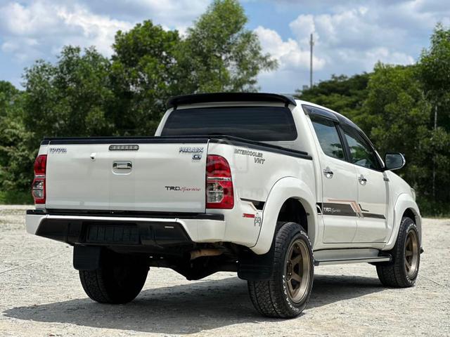 2015 Toyota HILUX 2.5 G TRD (A) LEATHER SEAT - 4
