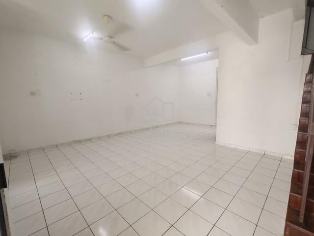 Jln Kemajuan @ Tmn Universiti Skudai 2Storey Unfurnish Good Condition 1