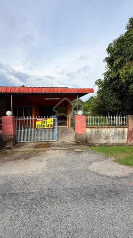 Rumah corner lot tanah luas di Taman Bintang Pantai Remis Perak 1