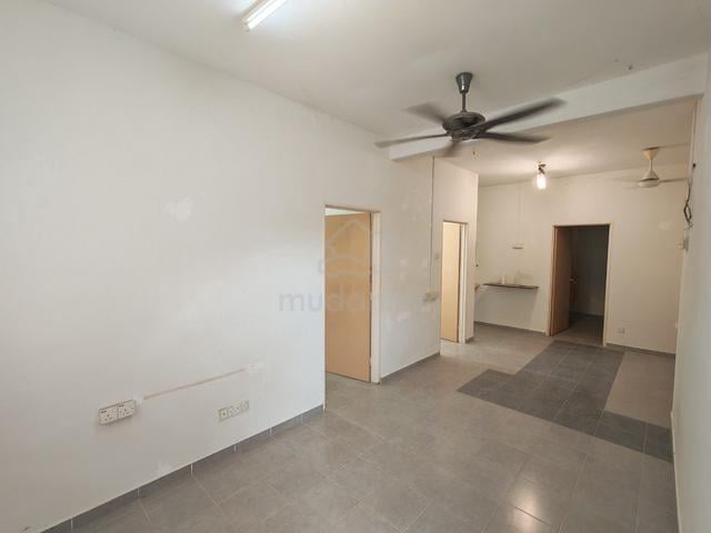 Freehold Townhouse Krubong Perdana First Floor 3 Rooms 1
