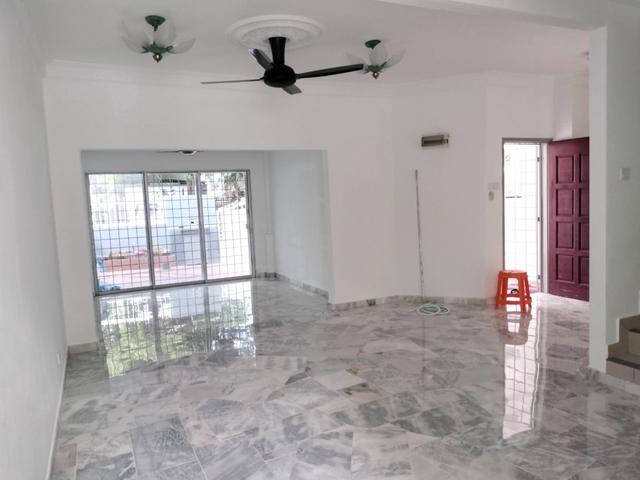 BK4 Bandar Kinrara Puchong 2 Storey Semi Furnished 4R3B Well Kept Unit 1