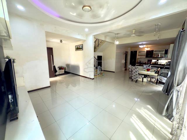 SEMI D 3 Storey Taman Tropika 2, Sungai Tangkas Bangi Selangor 1