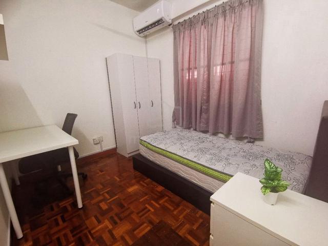 Single Room, Paradesa Rustica, Sri Damansara [MALE Unit, Bus to MRT] 1