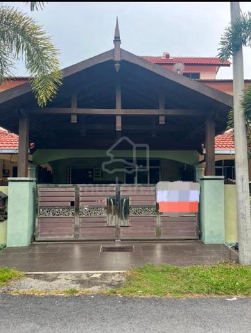 Rumah teres kampung Tanjung Batu Rakit 1