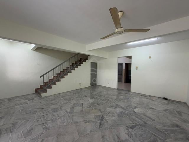 Double Storey Terrace House For Rent @ Jalan Teratai Indahpura Kulai 1