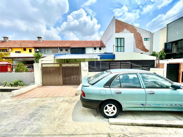 RENOVATED !!! 2-Storey House Sec 1A PJ 1