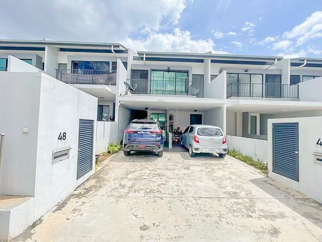 RENOVATED! Town House Residensi Lambaian Dua, Kajang 1