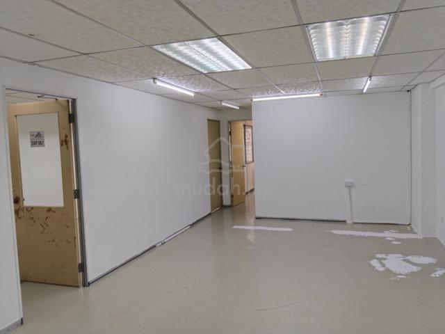 Diamond Square office rent level 1  3 partition room 4 Aircon 1
